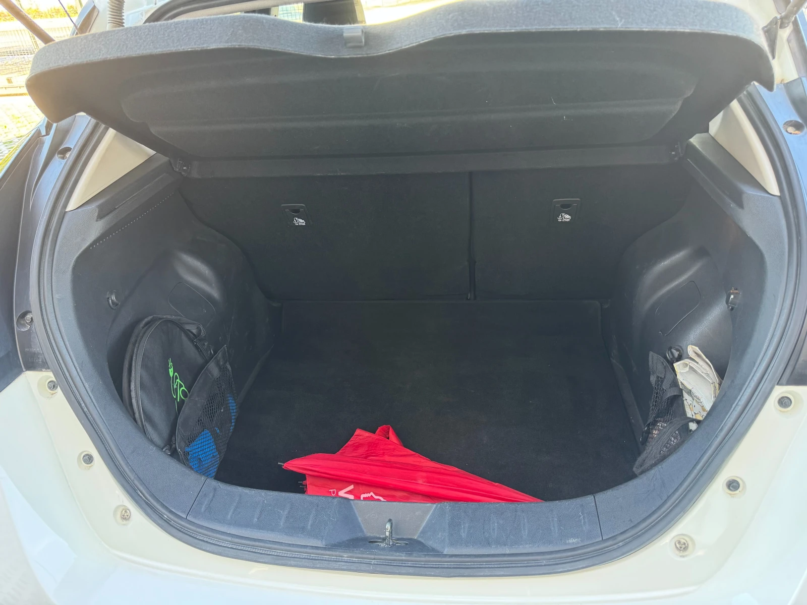 Nissan Leaf  360* камери* дистроник, снимка 12 - Автомобили и джипове - 56648667