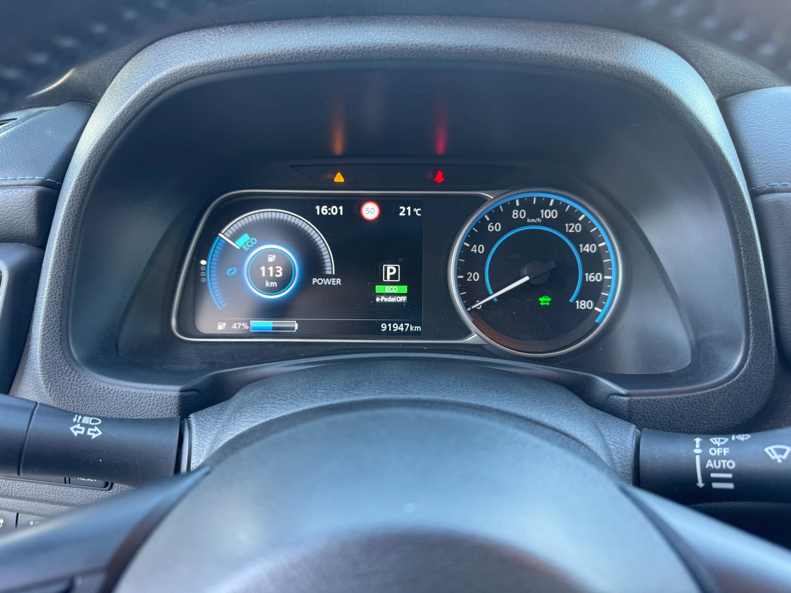 Nissan Leaf  360* камери* дистроник, снимка 10 - Автомобили и джипове - 56648667