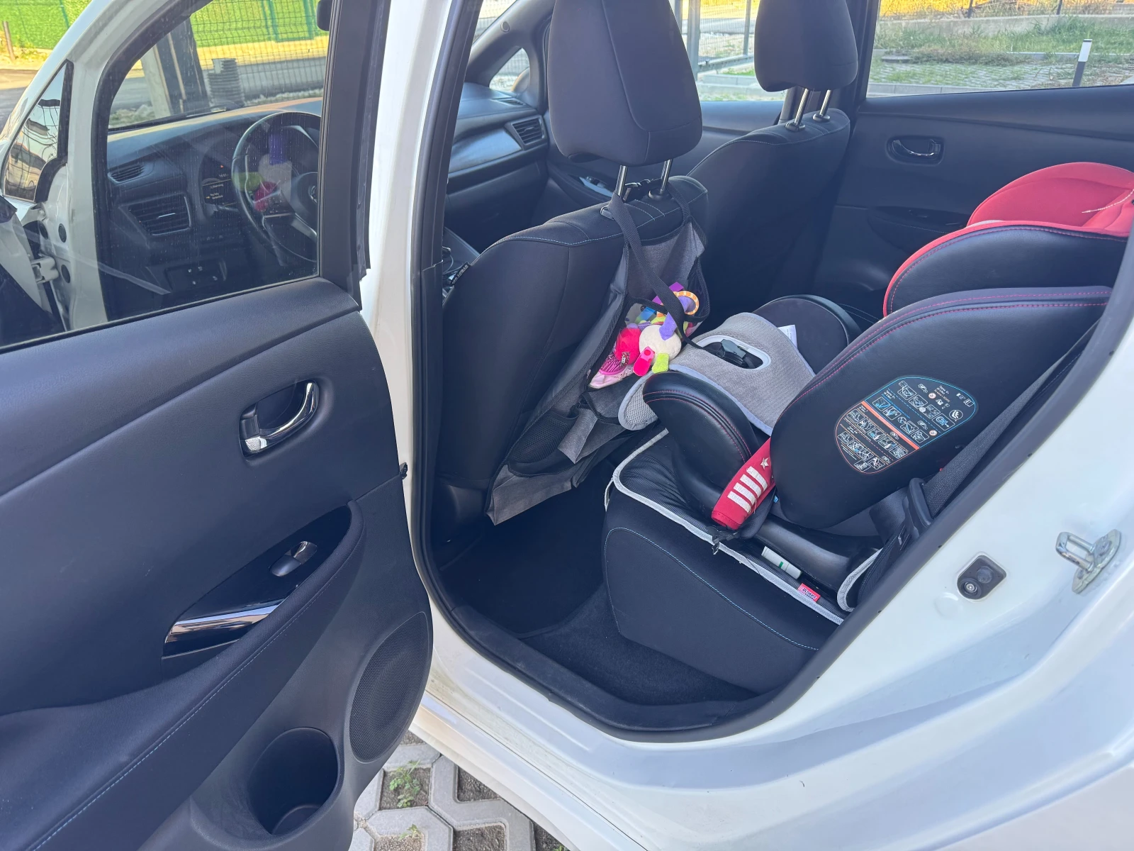 Nissan Leaf  360* камери* дистроник, снимка 9 - Автомобили и джипове - 56648667