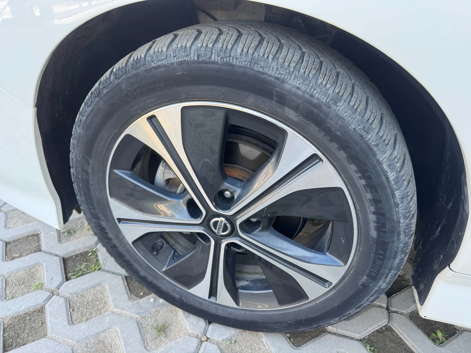 Nissan Leaf  360* камери* дистроник, снимка 14 - Автомобили и джипове - 56648667