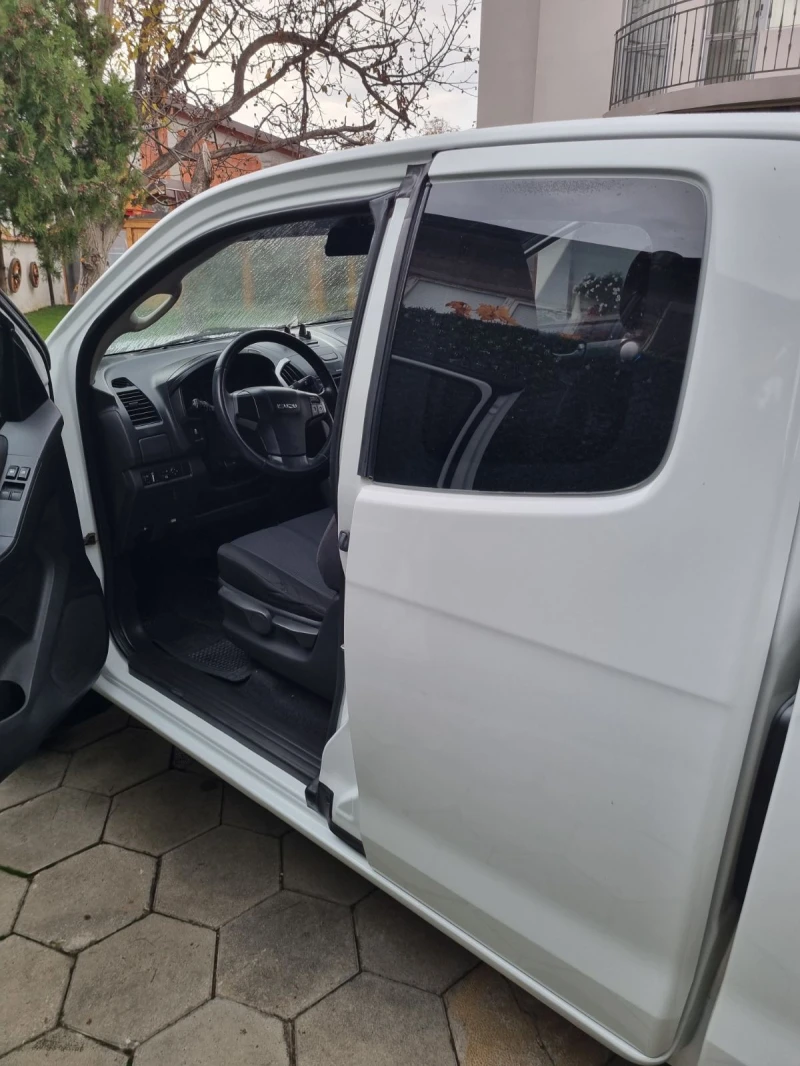 Isuzu D-max, снимка 8 - Автомобили и джипове - 52500082