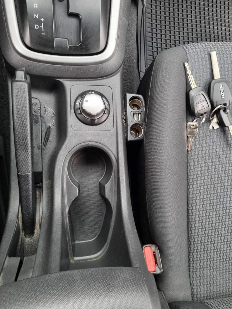 Isuzu D-max, снимка 14 - Автомобили и джипове - 52500082