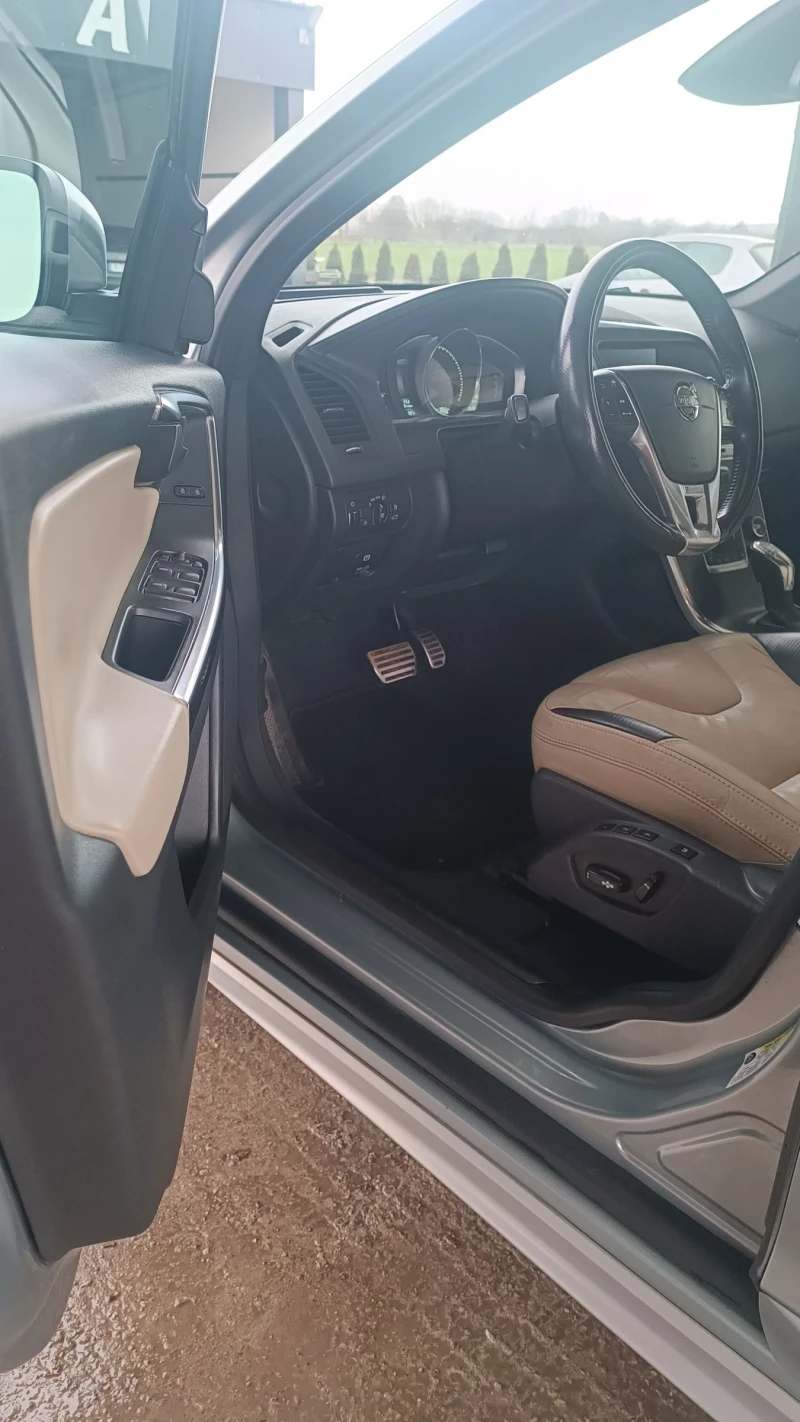 Volvo XC60 T6, R-DESIGN, снимка 5 - Автомобили и джипове - 52975941