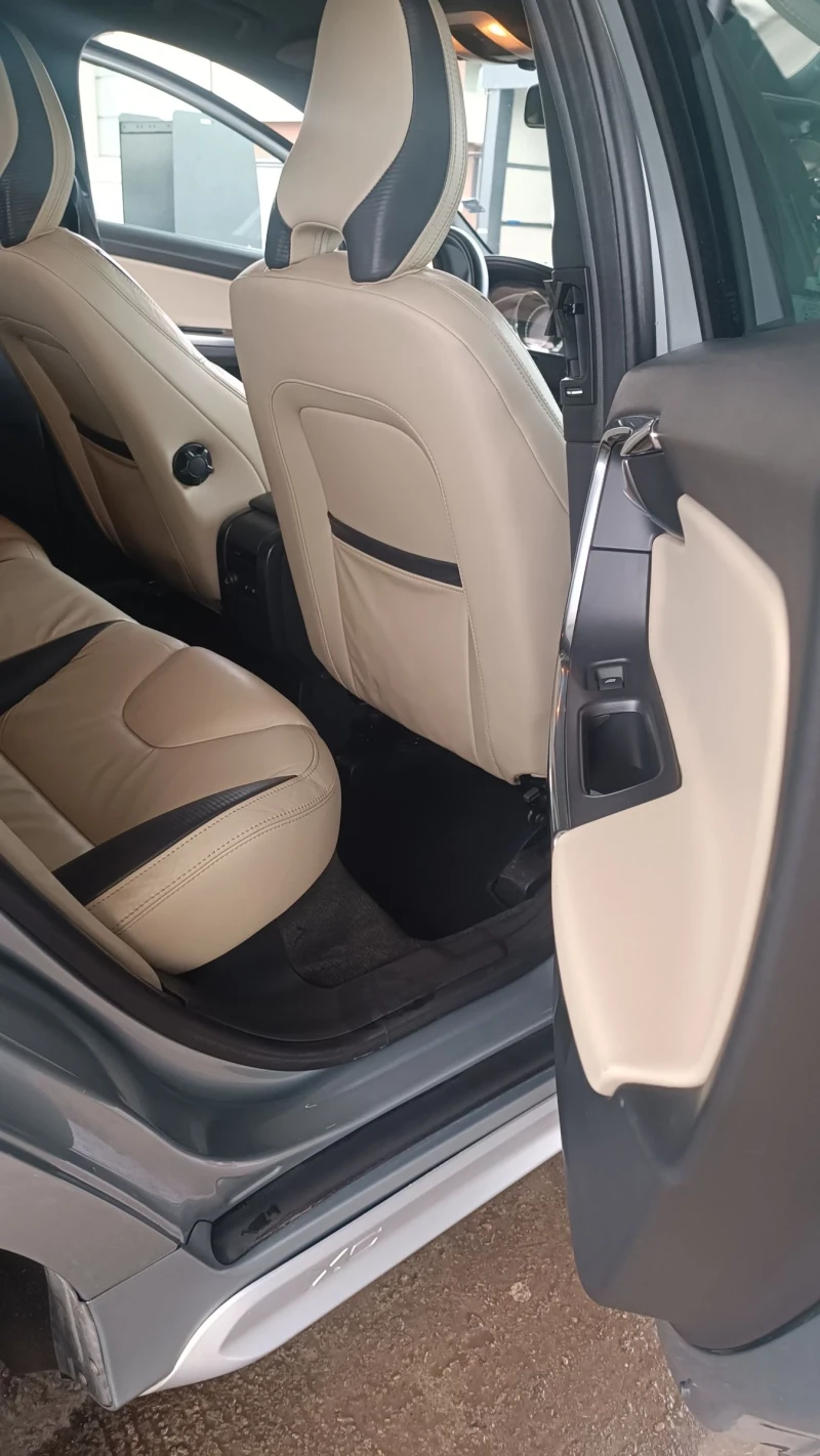 Volvo XC60 T6, R-DESIGN, снимка 8 - Автомобили и джипове - 52975941