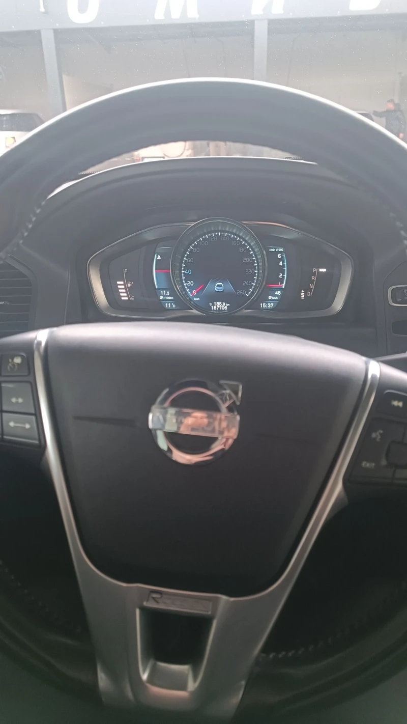 Volvo XC60 T6, R-DESIGN, снимка 13 - Автомобили и джипове - 52975941