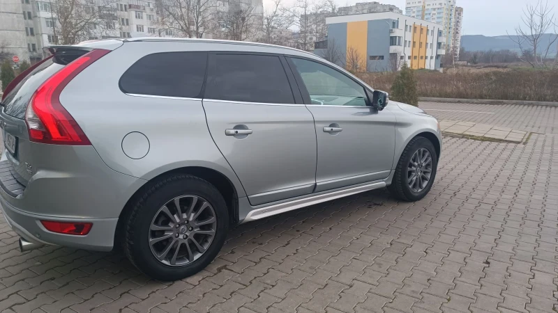Volvo XC60 T6, R-DESIGN, снимка 4 - Автомобили и джипове - 52975941