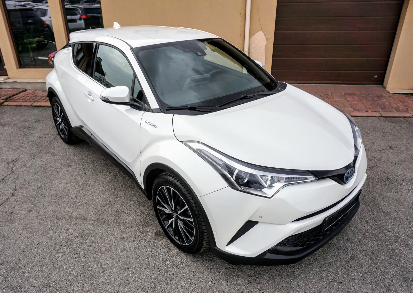 Toyota C-HR 1.8H LOUNGE E-CVT * DISTRONIC* * LANE ASSIST*  - изображение 2