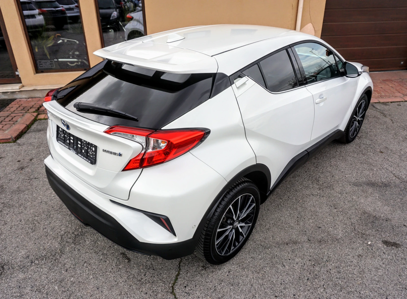 Toyota C-HR 1.8H LOUNGE E-CVT * DISTRONIC* * LANE ASSIST*  - изображение 3