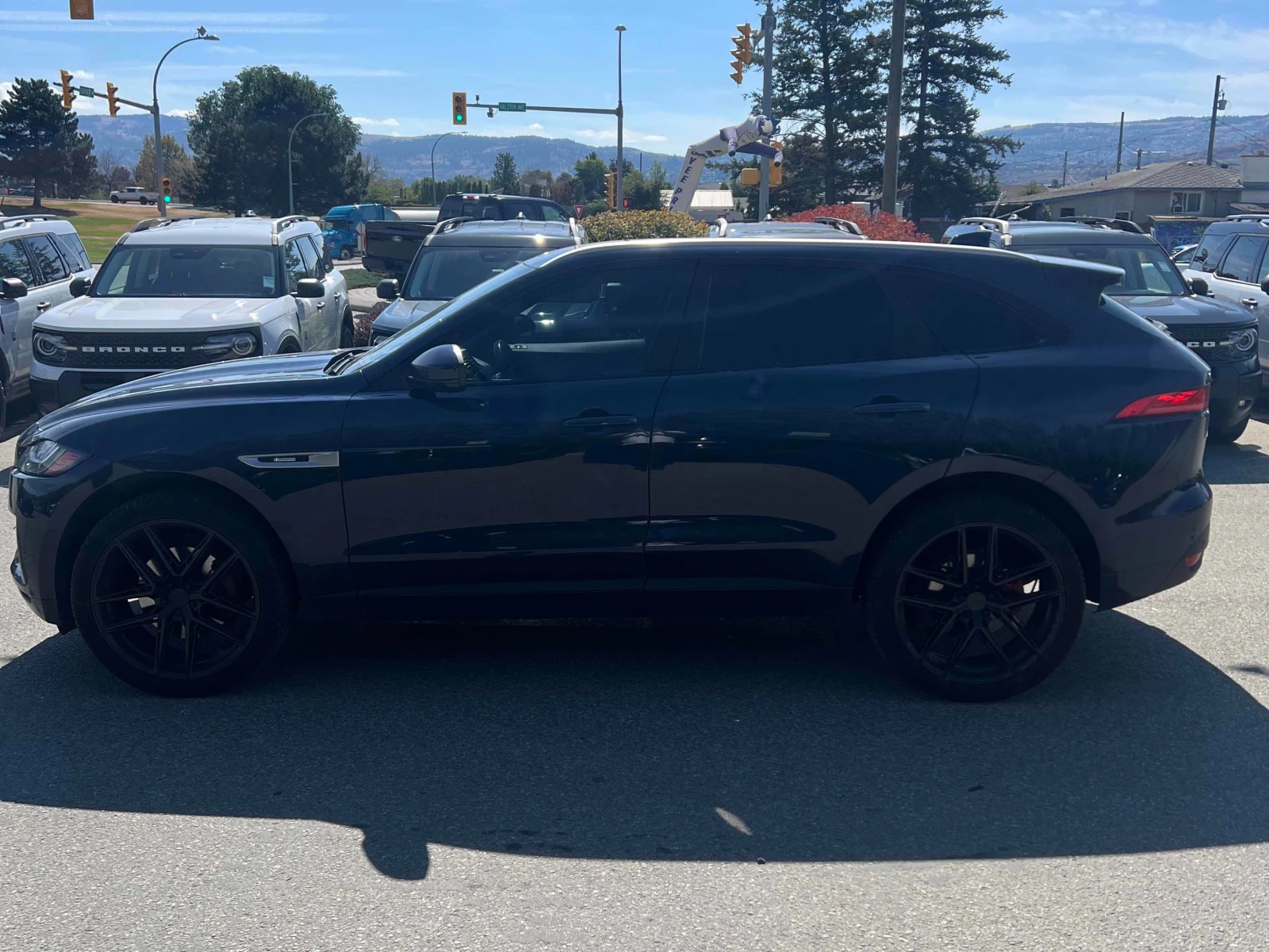 Jaguar F-PACE * R Sport * CARFAX * БЕЗ ПЪРВОНАЧАЛНА ВНОСКА, снимка 2 - Автомобили и джипове - 55897304