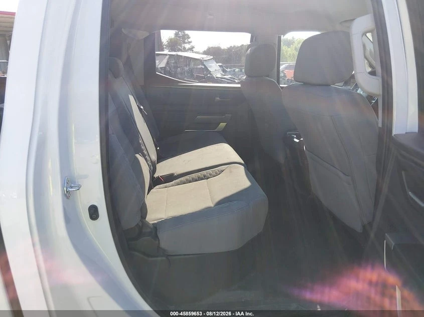 Toyota Tundra SR5 AWD* DISTRONIC* CAMERA* , снимка 8 - Автомобили и джипове - 56656676