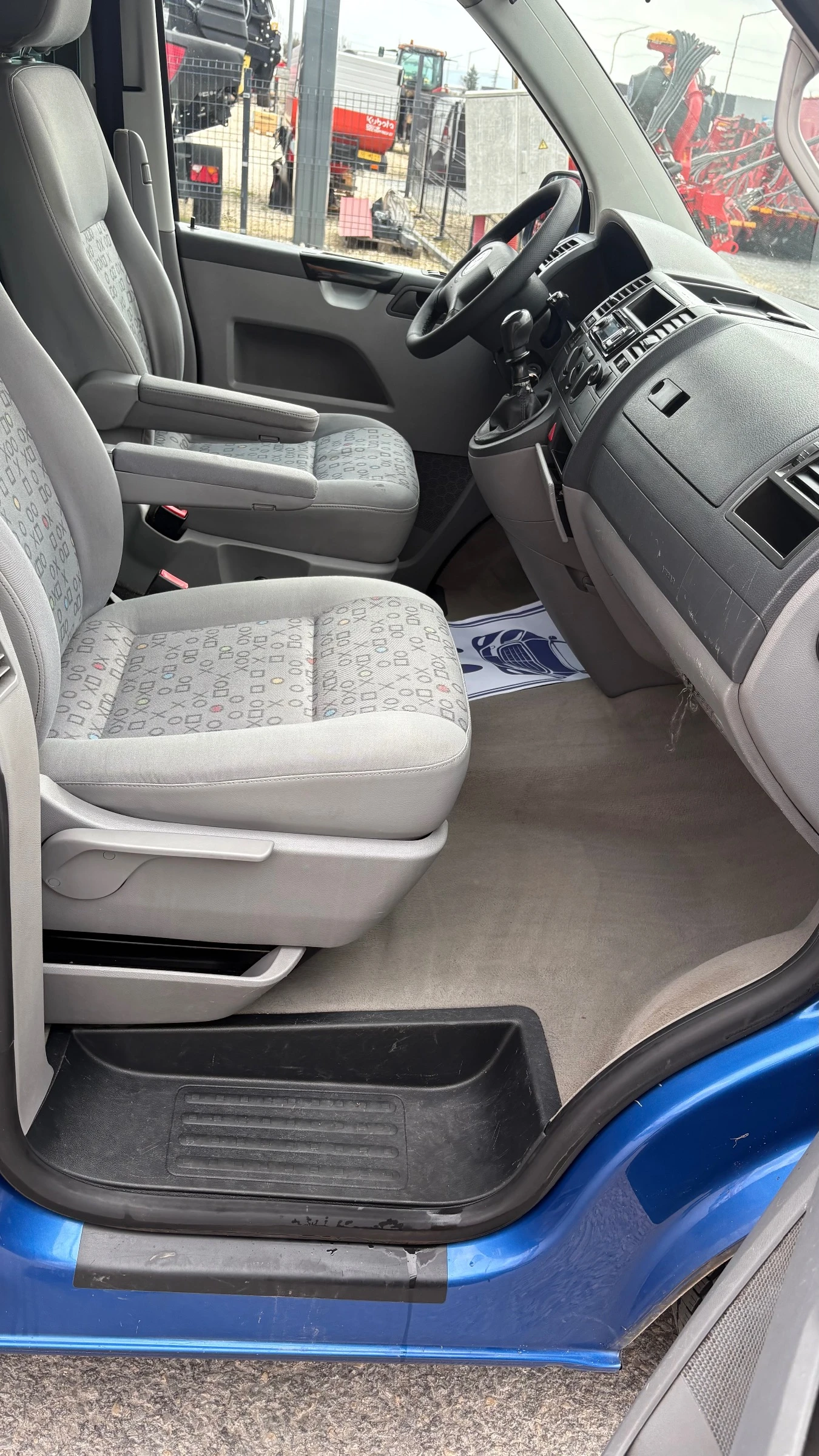 VW T5 2.5d, снимка 14 - Бусове и автобуси - 53892681