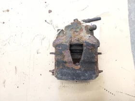 Спирачен апарат преден ляв Фолксваген Голф 4 1.4Б (к)