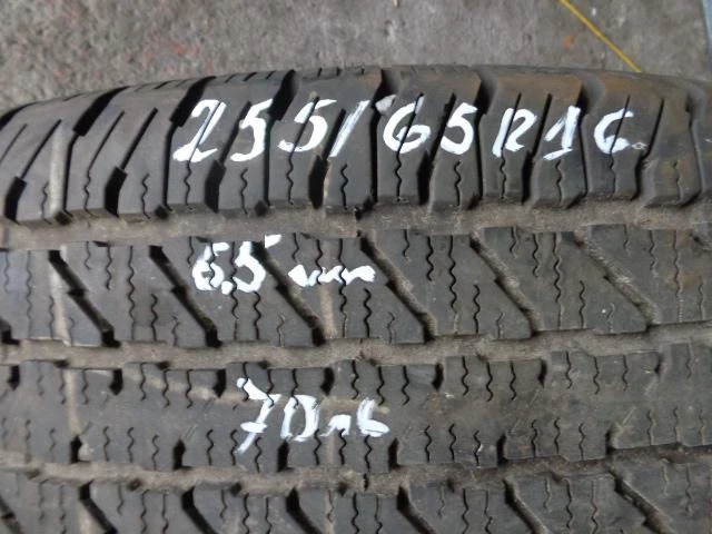 Гуми Зимни 235/65R16, снимка 1 - Гуми и джанти - 13137819