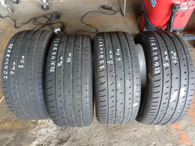 Гуми Летни 225/40R18, снимка 2 - Гуми и джанти - 14655010