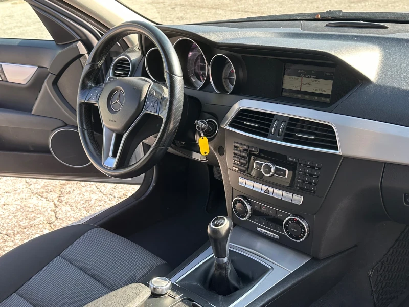 Mercedes-Benz C 220 Avantgarde Facelift , снимка 5 - Автомобили и джипове - 47650040