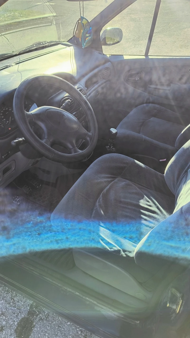 Renault Scenic 1.6, снимка 7 - Автомобили и джипове - 53024960