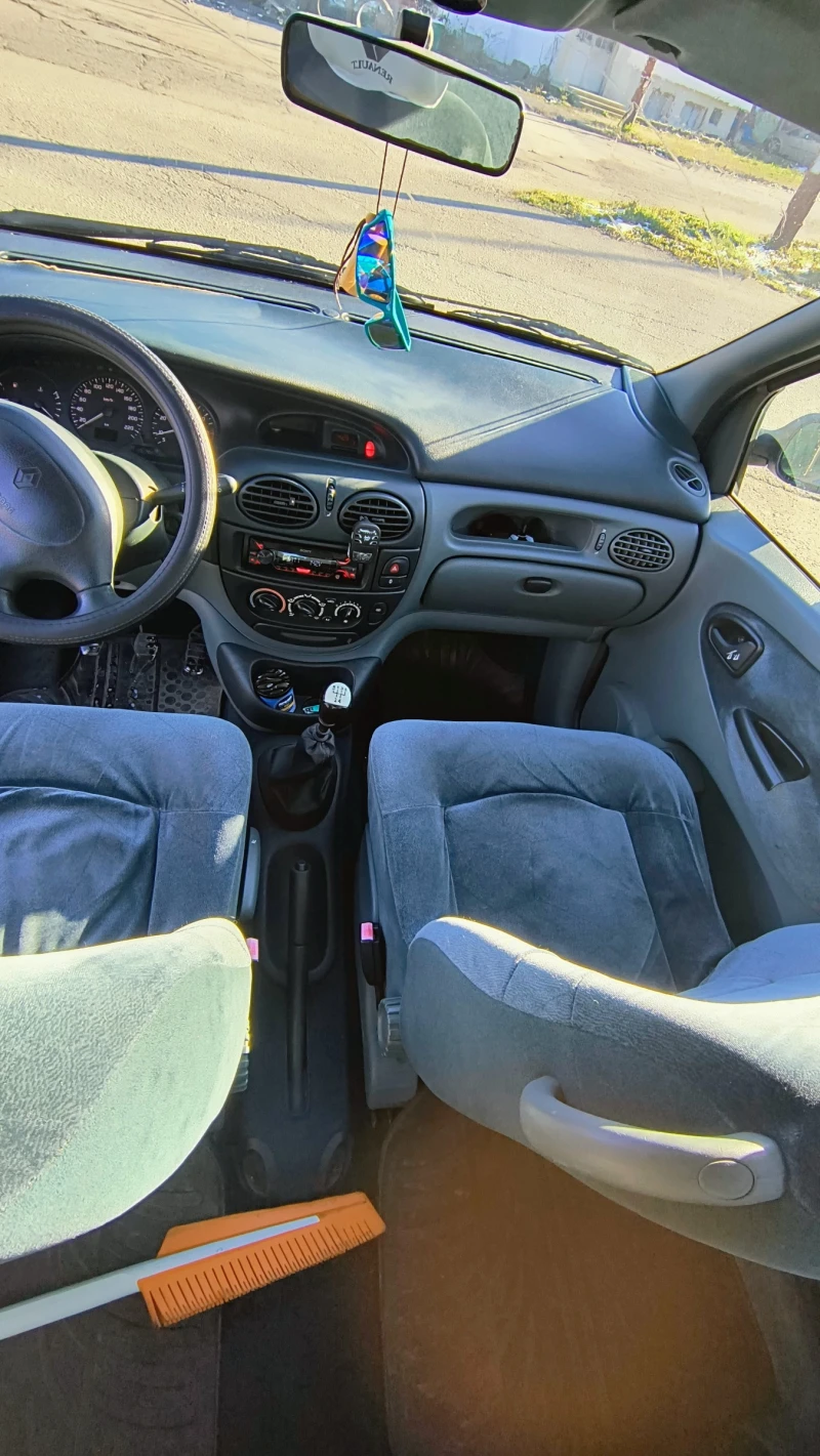 Renault Scenic 1.6, снимка 11 - Автомобили и джипове - 53024960