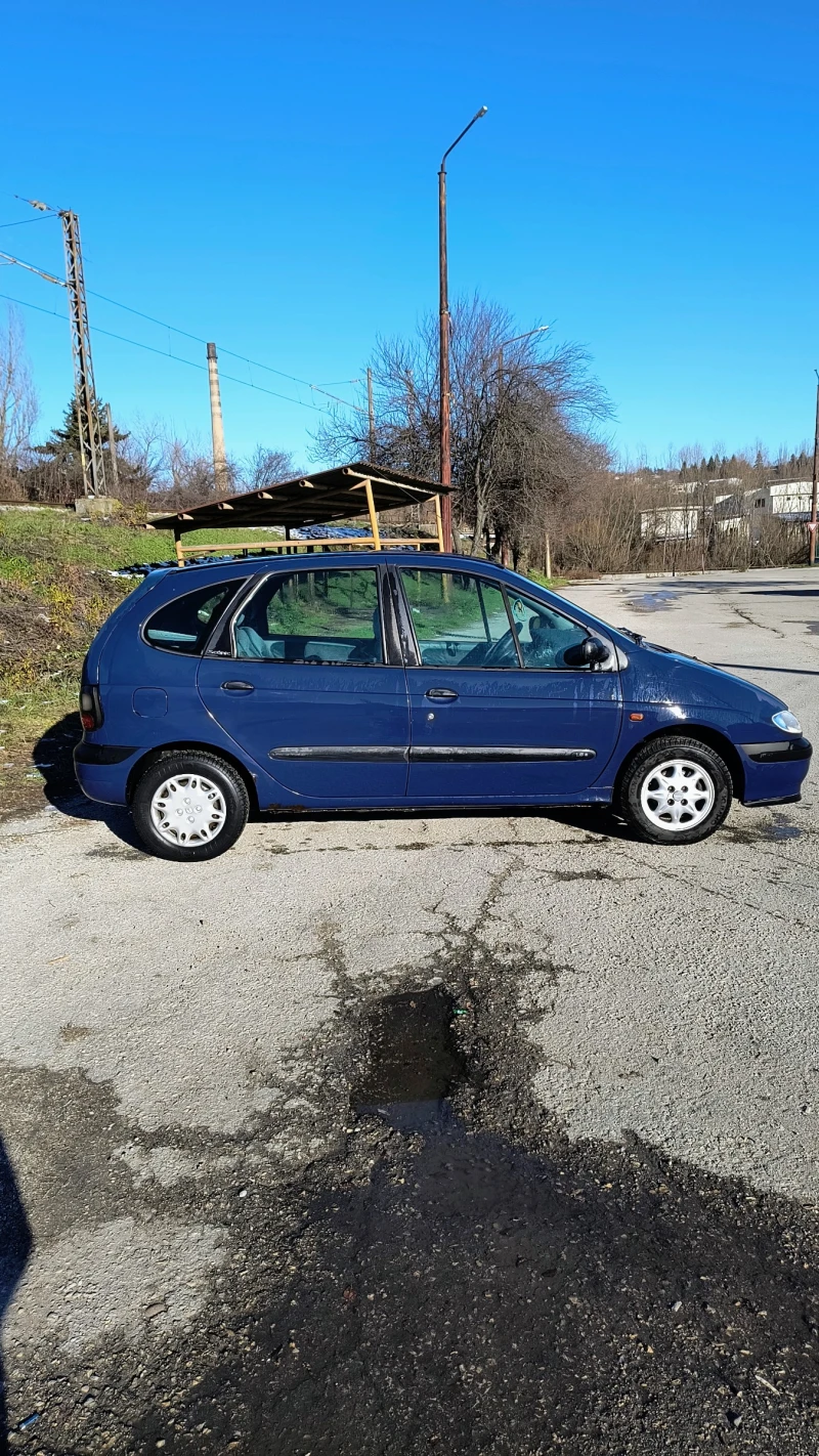 Renault Scenic 1.6, снимка 4 - Автомобили и джипове - 53024960
