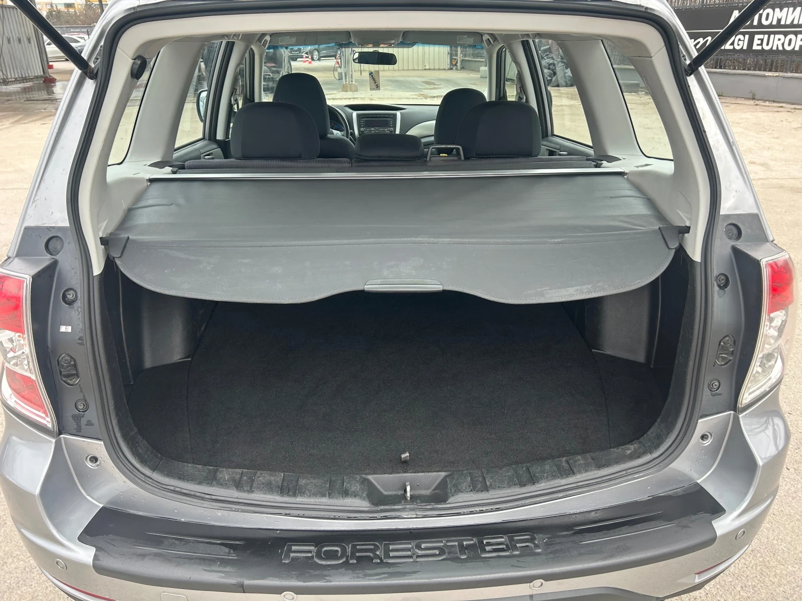 Subaru Forester 2.0i Швейцария, снимка 14 - Автомобили и джипове - 53923756