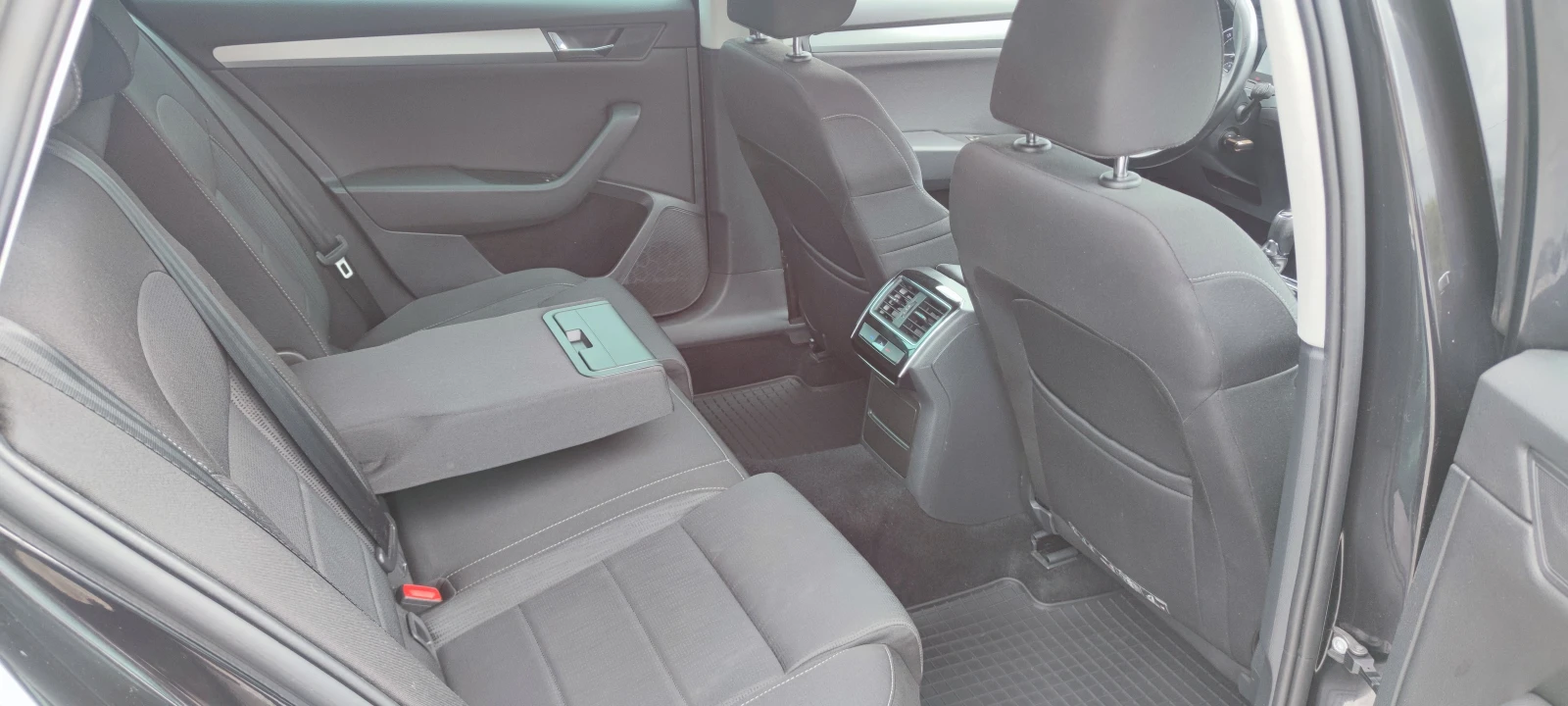 Skoda Superb 2.0TDI DSG, снимка 10 - Автомобили и джипове - 54145554