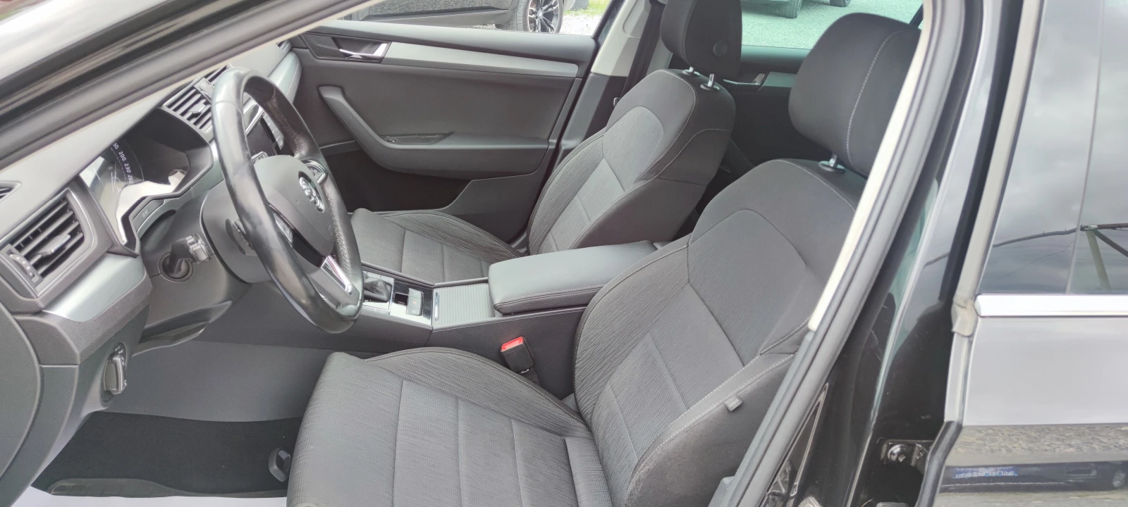 Skoda Superb 2.0TDI DSG, снимка 12 - Автомобили и джипове - 54145554