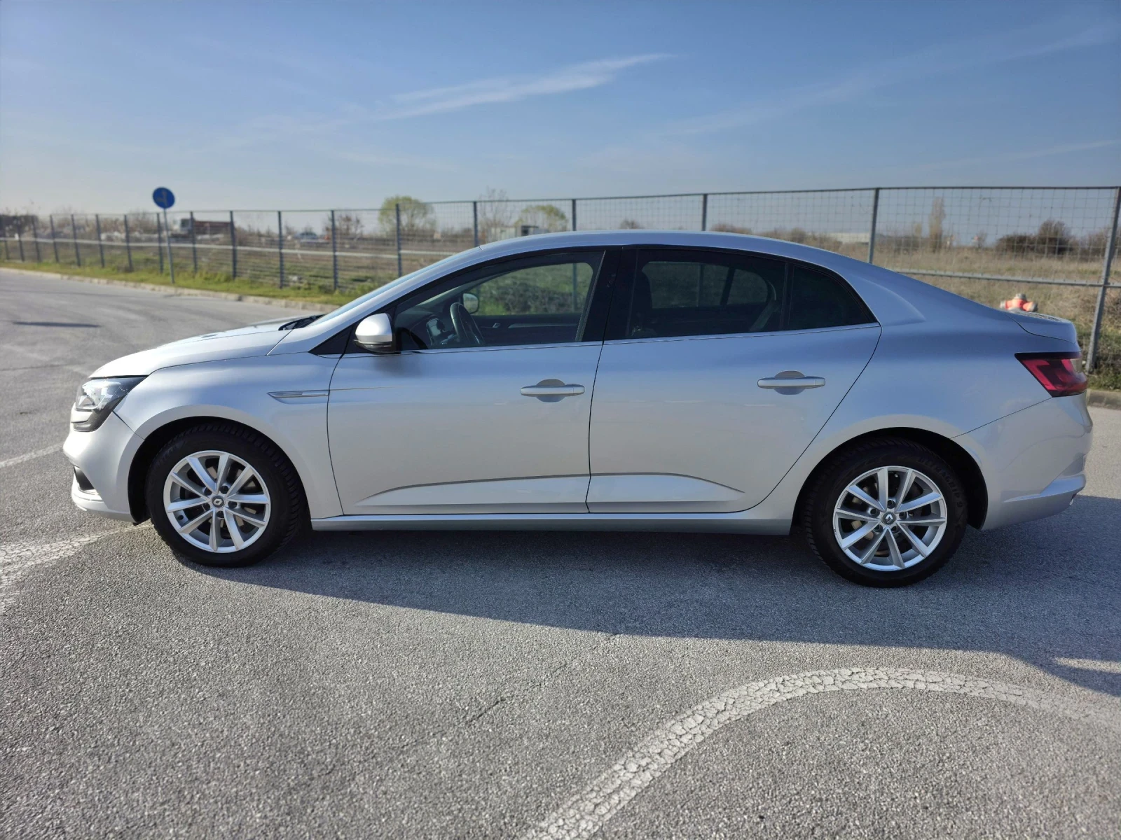 Renault Megane MEGANE IV 1.5 dCi k9k 656 sedan , снимка 6 - Автомобили и джипове - 54166022