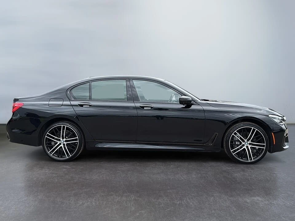 BMW 750 xDrive* АвтоКредит* (Цена до БГ) , снимка 10 - Автомобили и джипове - 54444363