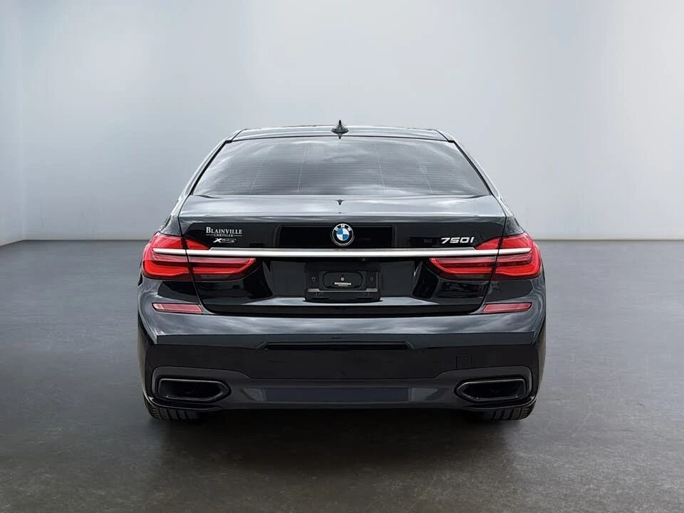 BMW 750 xDrive* АвтоКредит* (Цена до БГ) , снимка 7 - Автомобили и джипове - 54444363