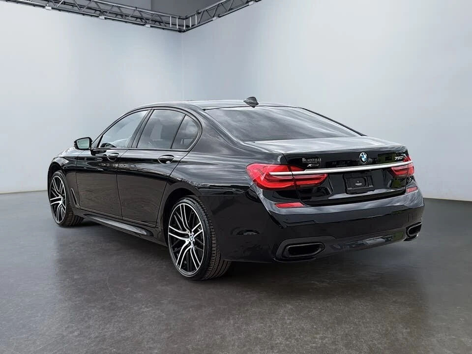 BMW 750 xDrive* АвтоКредит* (Цена до БГ) , снимка 6 - Автомобили и джипове - 54444363
