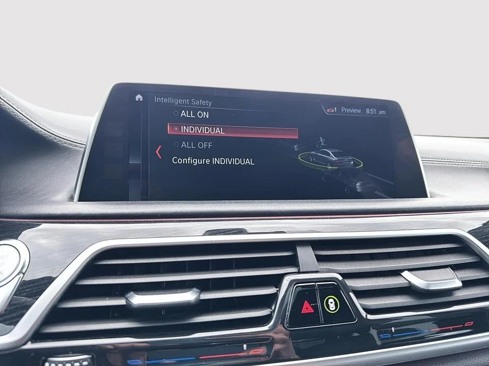 BMW 750 xDrive* АвтоКредит* (Цена до БГ) , снимка 14 - Автомобили и джипове - 54444363