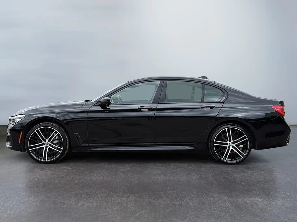 BMW 750 xDrive* АвтоКредит* (Цена до БГ) , снимка 5 - Автомобили и джипове - 54444363