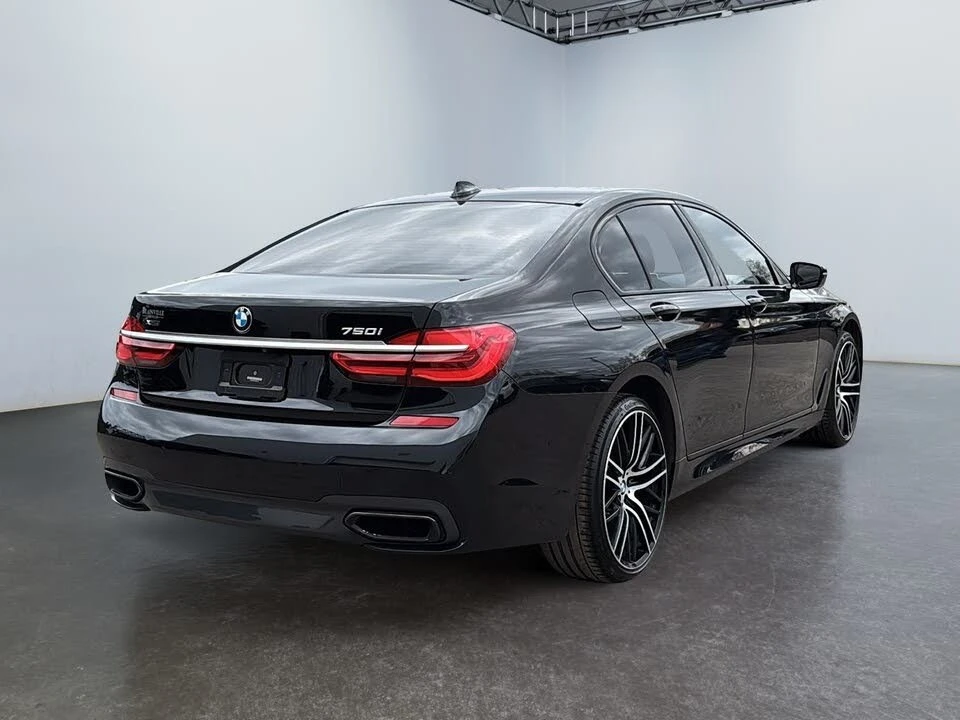 BMW 750 xDrive* АвтоКредит* (Цена до БГ) , снимка 9 - Автомобили и джипове - 54444363