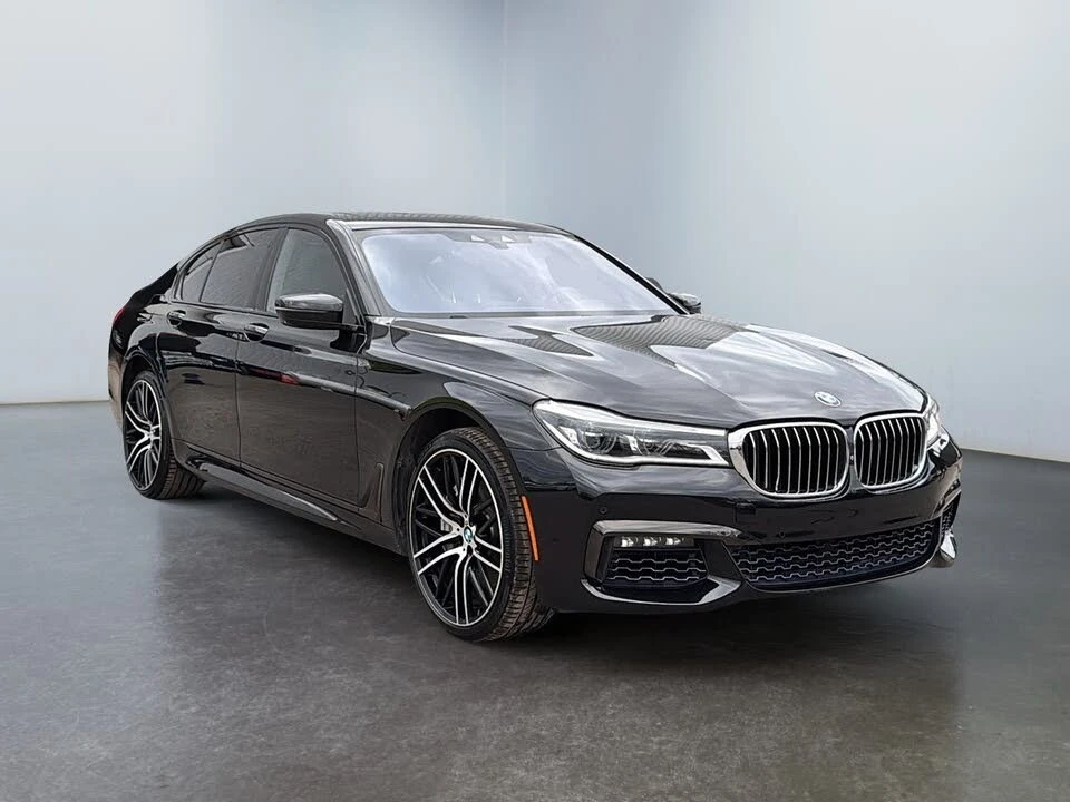 BMW 750 xDrive* АвтоКредит* (Цена до БГ) , снимка 12 - Автомобили и джипове - 54444363