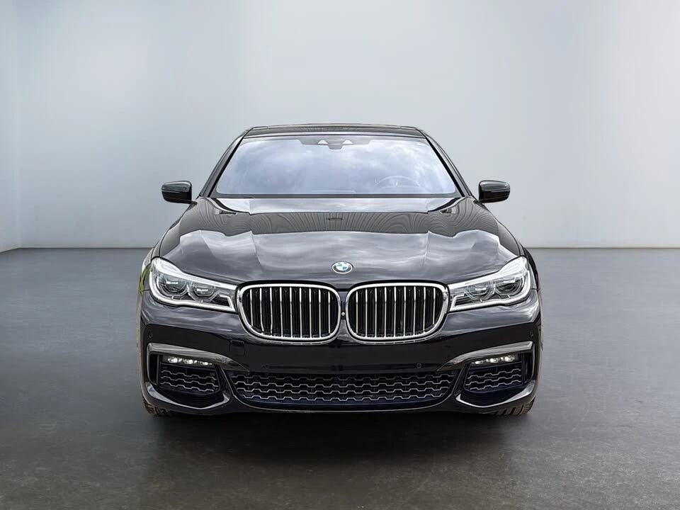 BMW 750 xDrive* АвтоКредит* (Цена до БГ) , снимка 4 - Автомобили и джипове - 54444363