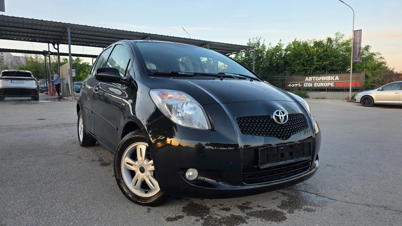 Toyota Yaris БЕЗУПРЕЧНА , снимка 3 - Автомобили и джипове - 54715712