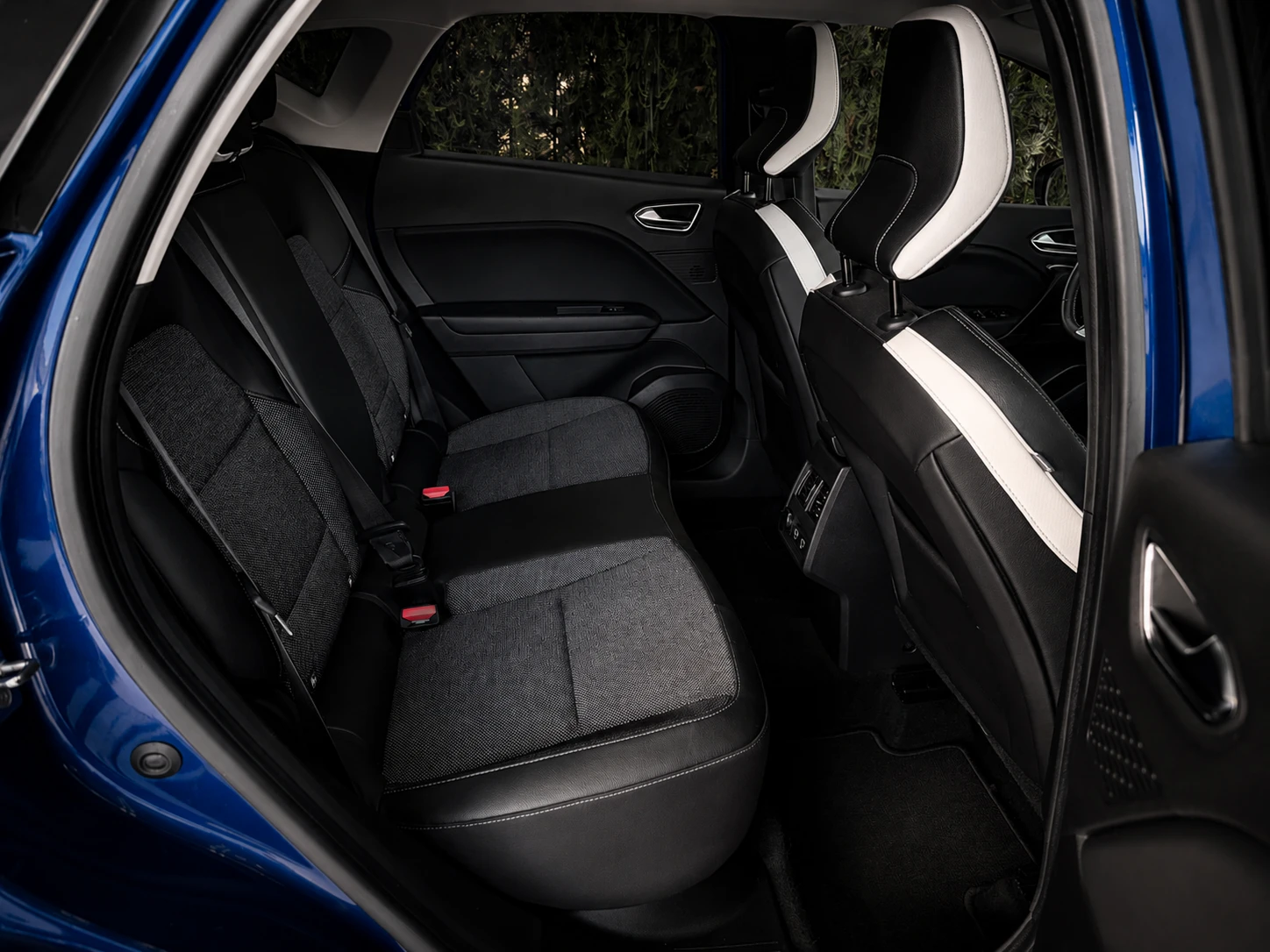 Renault Captur 1.5 Blue dCi, снимка 12 - Автомобили и джипове - 54782312