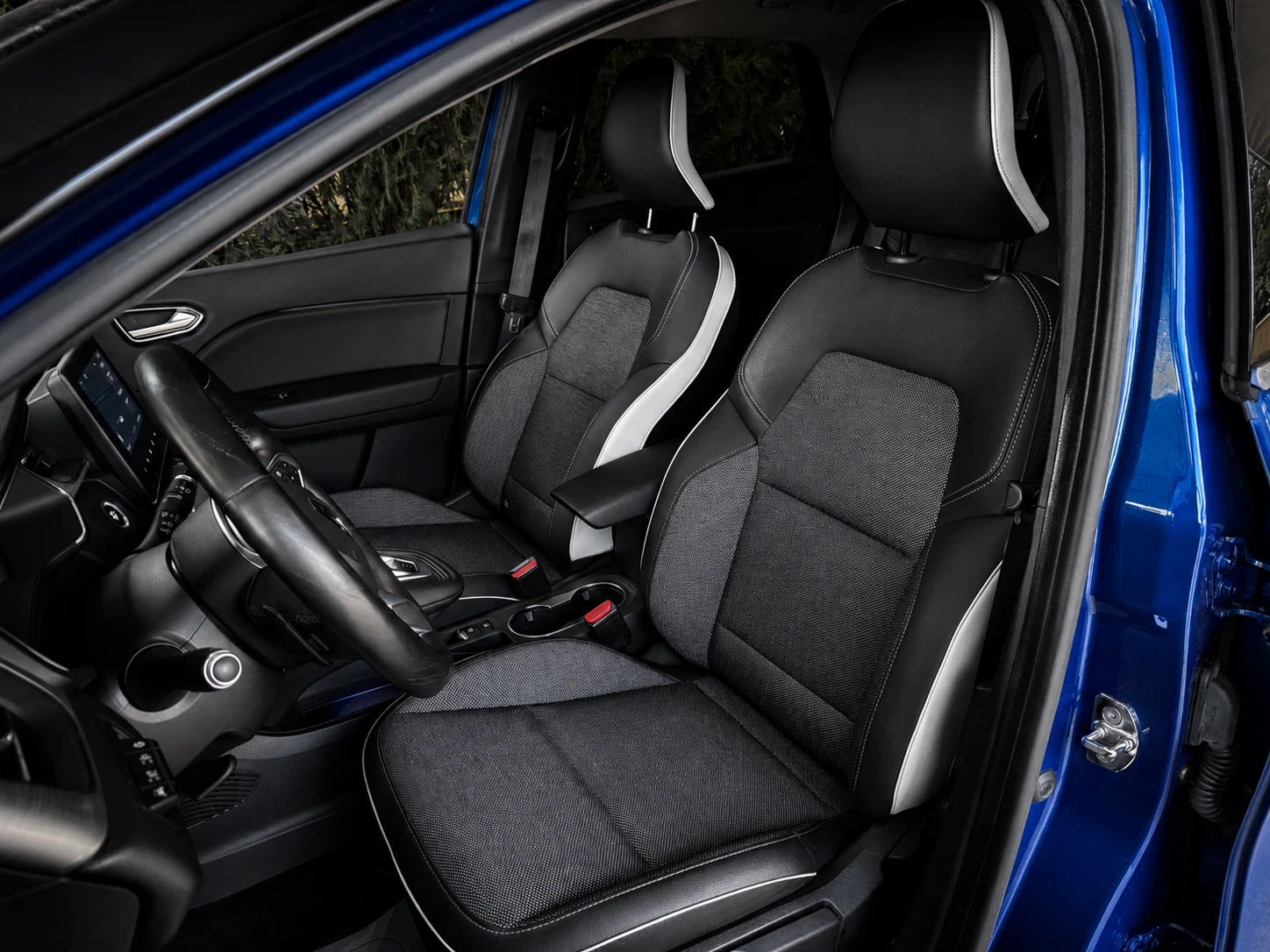 Renault Captur 1.5 Blue dCi, снимка 8 - Автомобили и джипове - 54782312