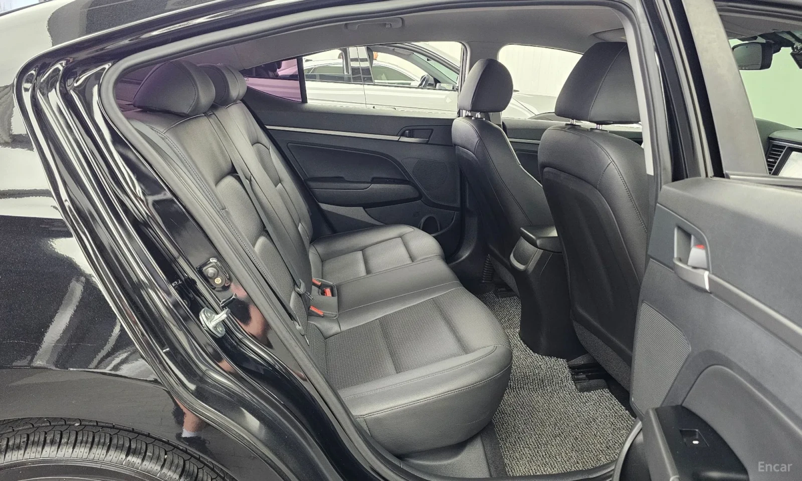 Hyundai Elantra, снимка 12 - Автомобили и джипове - 55193234