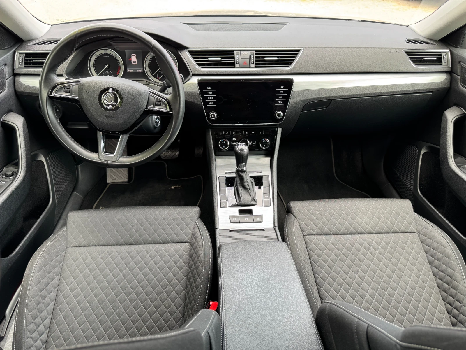 Skoda Superb 2.0 TDI, снимка 11 - Автомобили и джипове - 55873799
