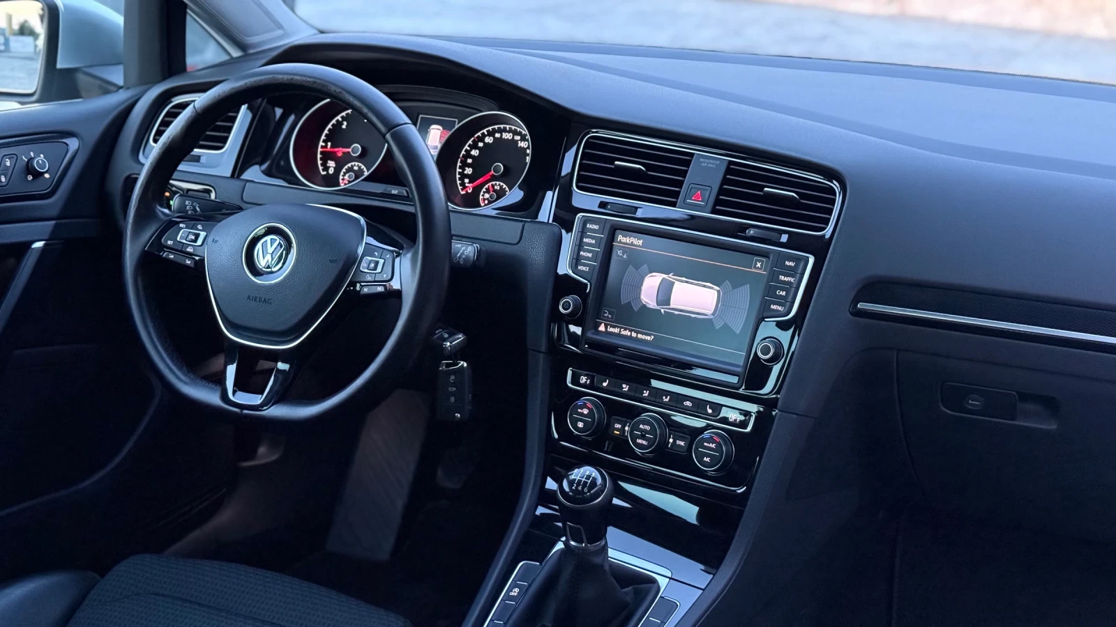 VW Golf R-LINE , снимка 10 - Автомобили и джипове - 55931525