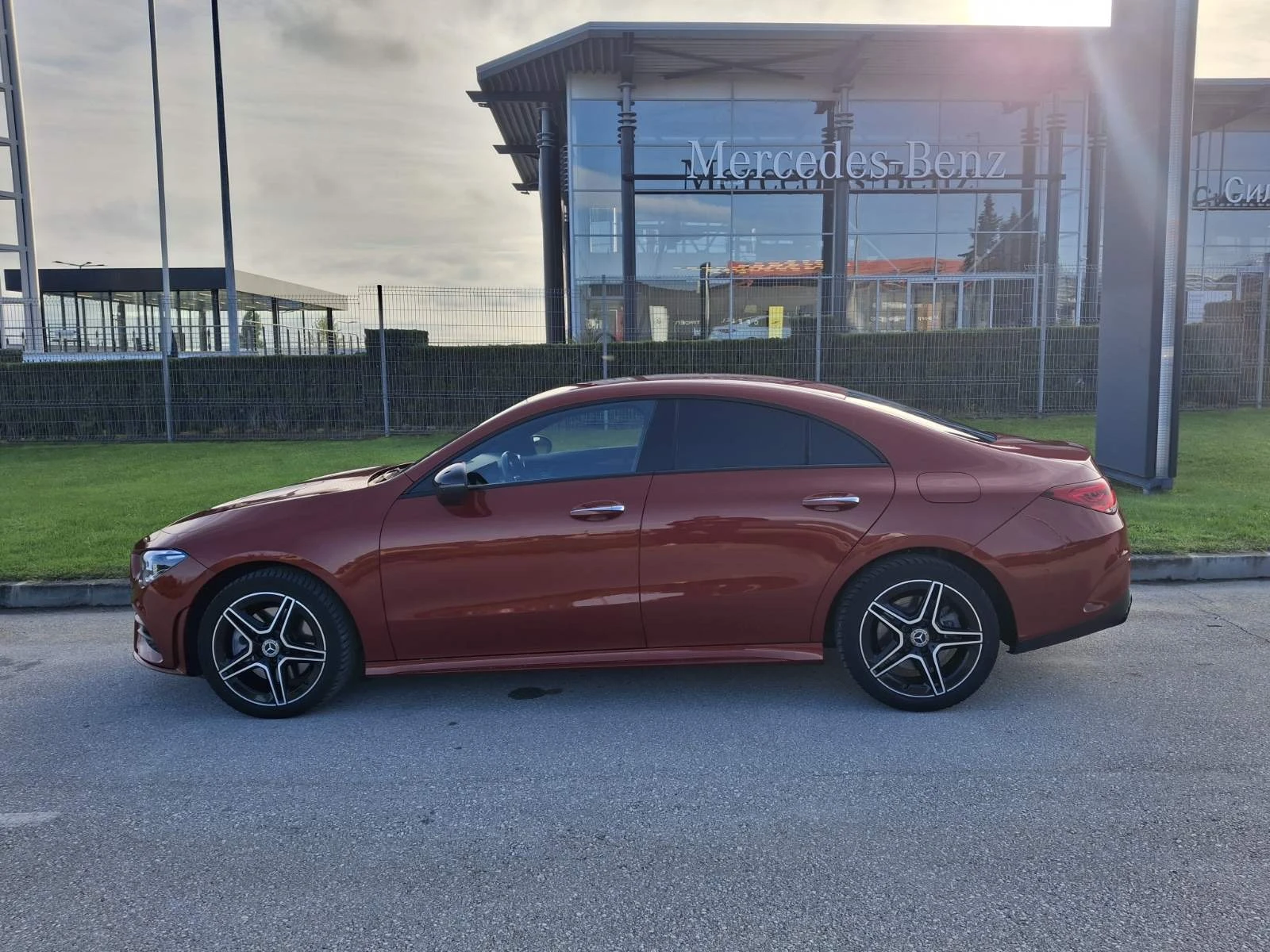 Mercedes-Benz CLA 250 е, снимка 4 - Автомобили и джипове - 56592135