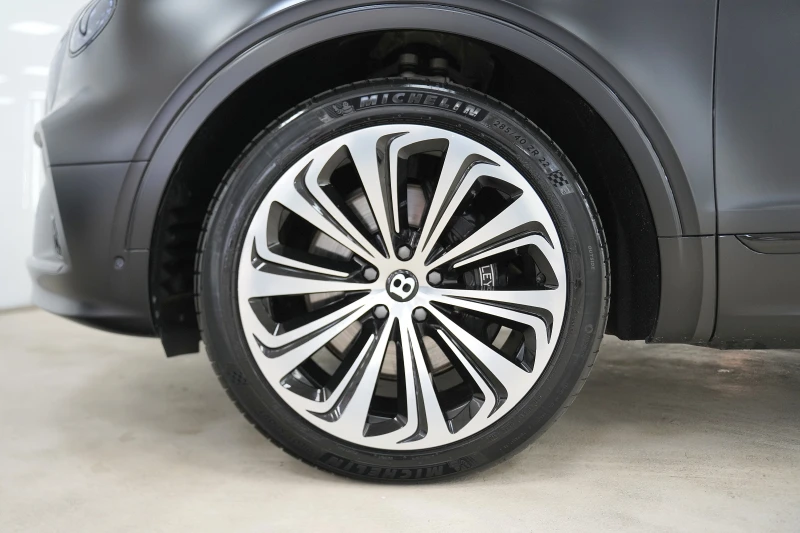 Bentley Bentayga 4.0 V8 AWD First Edition, снимка 14 - Автомобили и джипове - 50467524