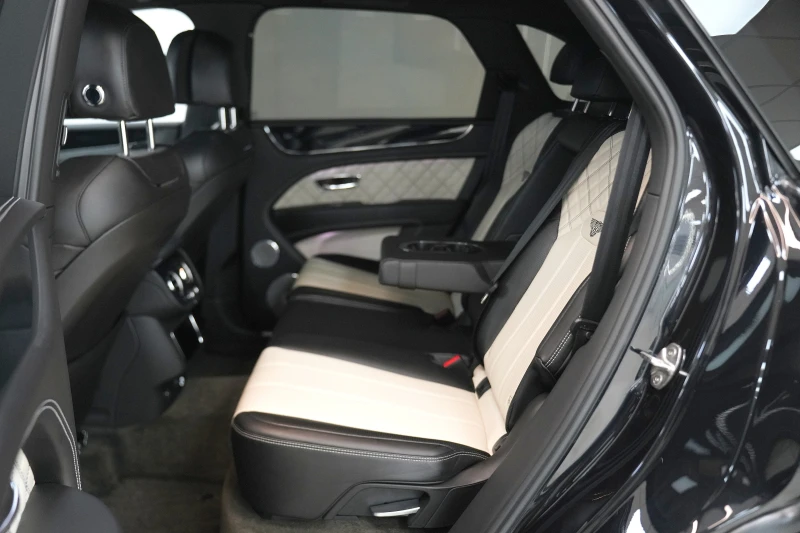 Bentley Bentayga 4.0 V8 AWD First Edition, снимка 11 - Автомобили и джипове - 50467524