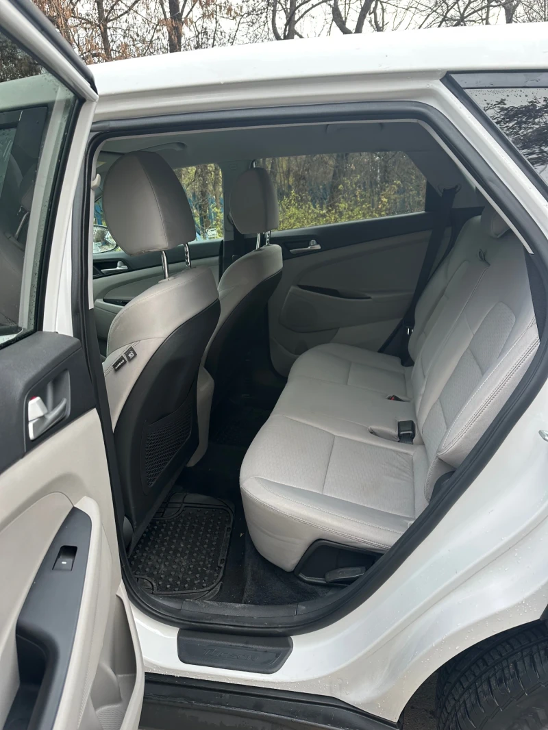 Hyundai Tucson 2.0 HTRAC, снимка 9 - Автомобили и джипове - 52776285