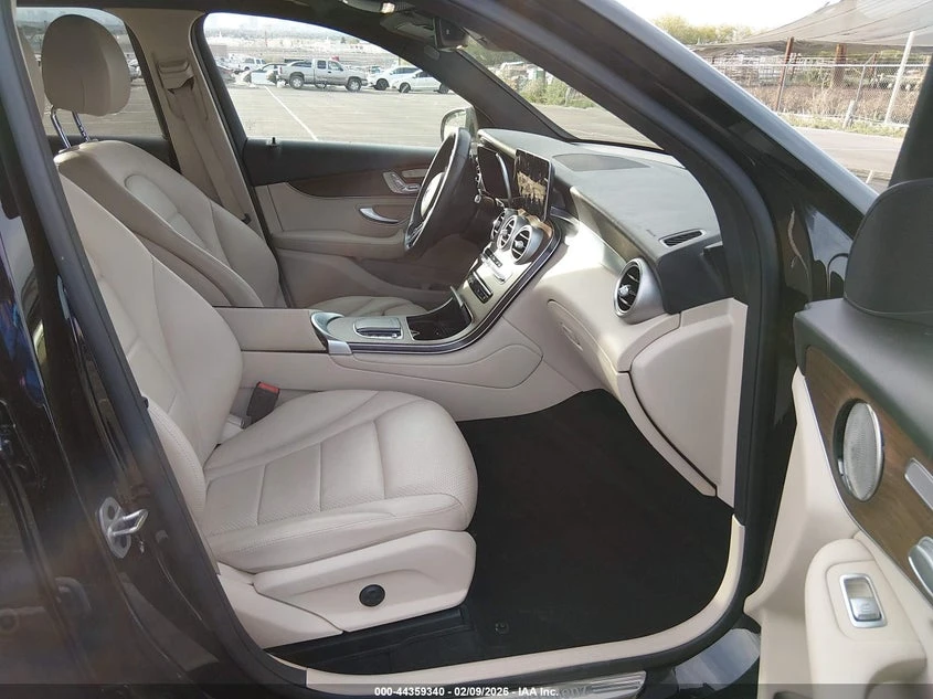 Mercedes-Benz GLC 300 Burmester* подгрев* памет на седалките* KEYLESS* , снимка 7 - Автомобили и джипове - 53833752