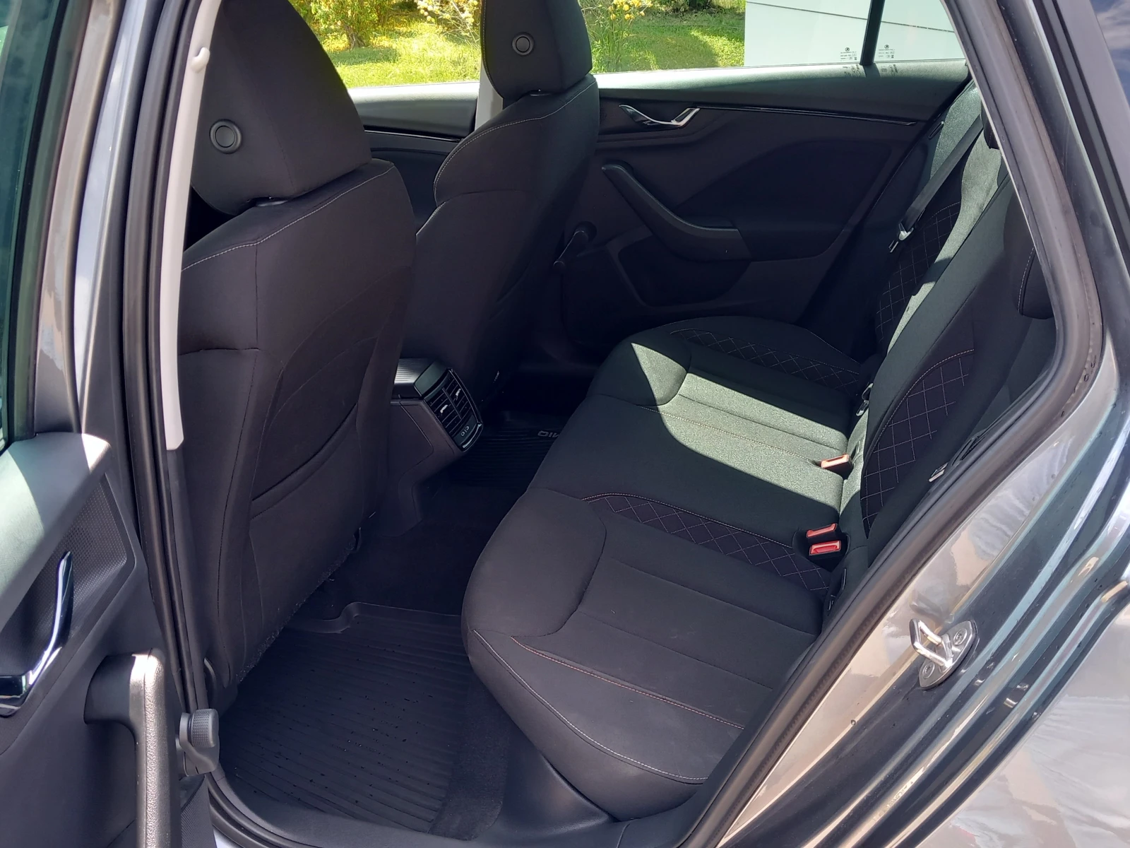 Skoda Kamiq 1.5TSI / 6MT, снимка 7 - Автомобили и джипове - 54344262