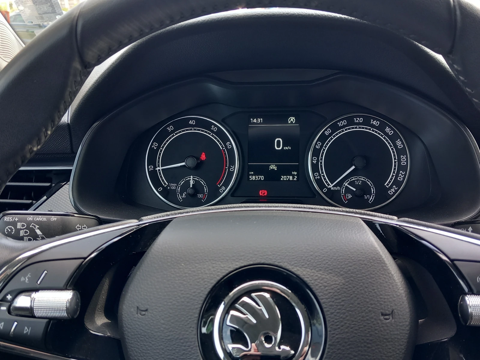 Skoda Kamiq 1.5TSI / 6MT, снимка 12 - Автомобили и джипове - 54344262