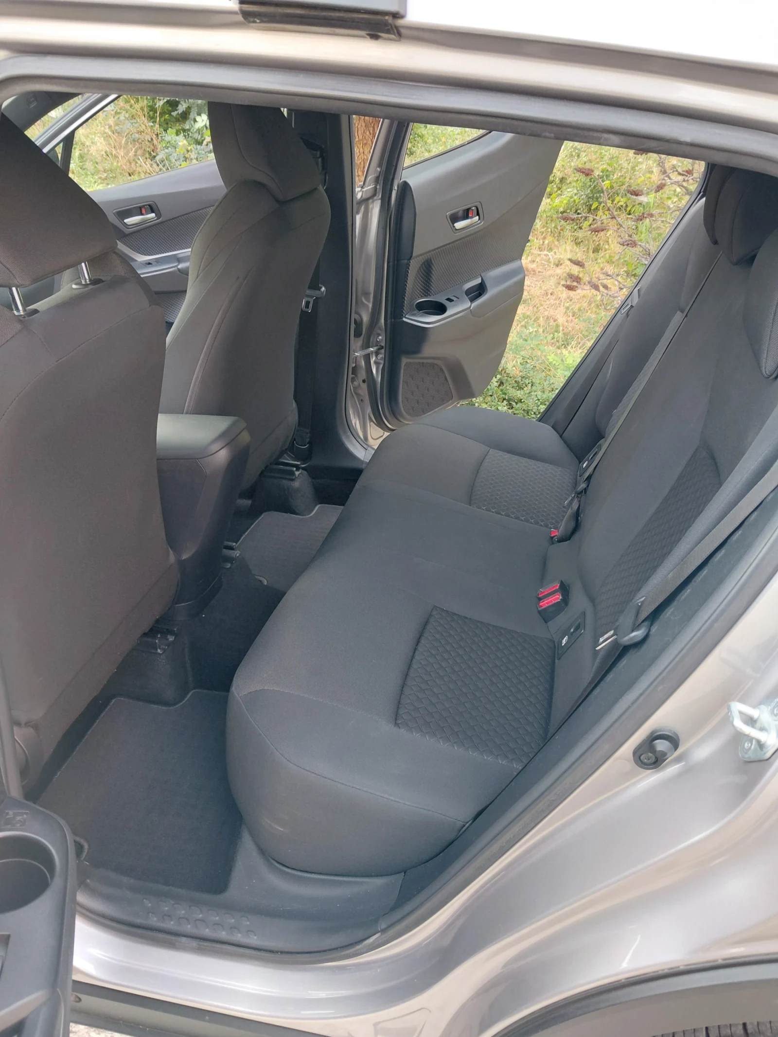 Toyota C-HR Бензин, снимка 13 - Автомобили и джипове - 55850924