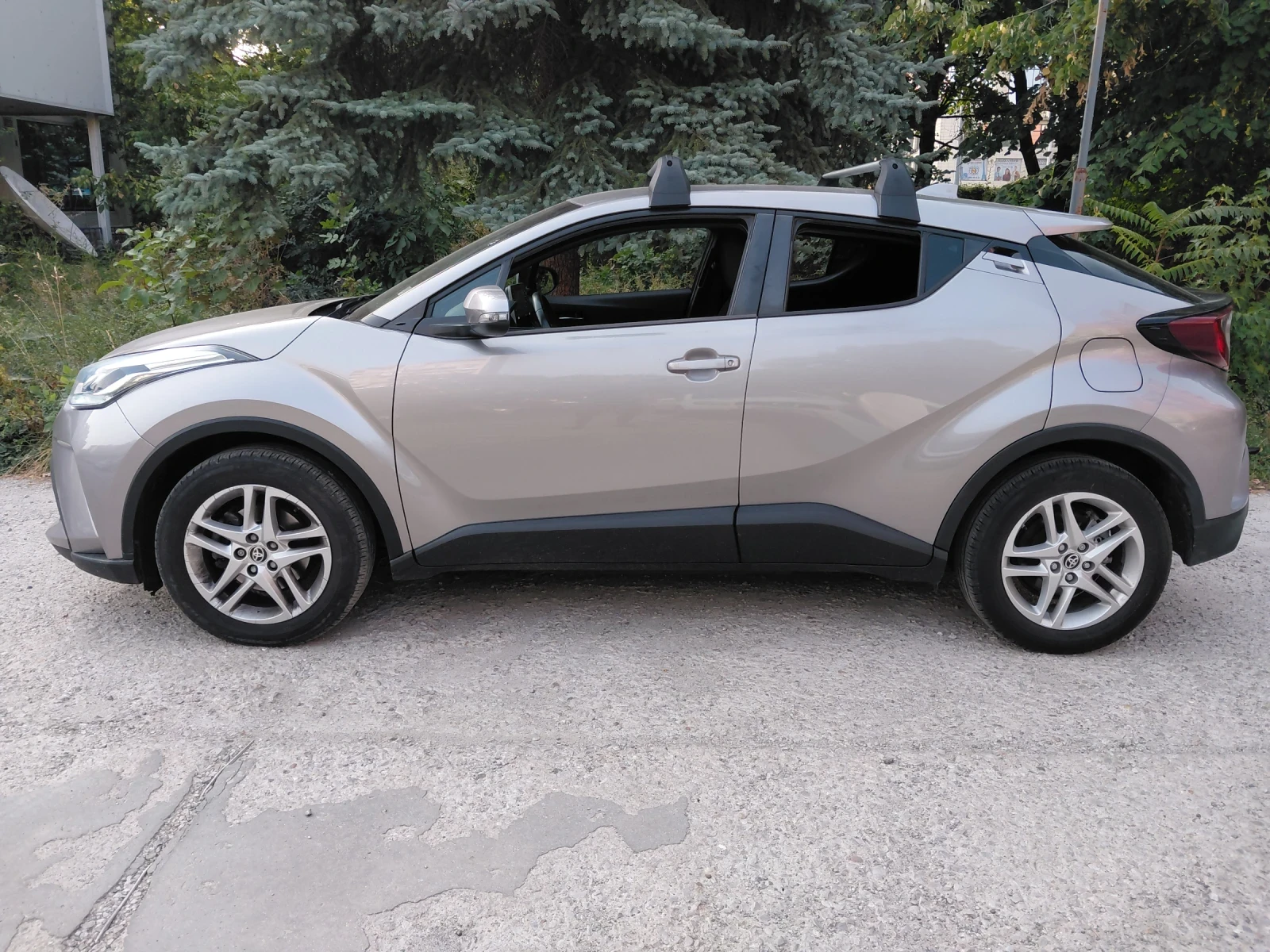 Toyota C-HR Бензин, снимка 7 - Автомобили и джипове - 55850924