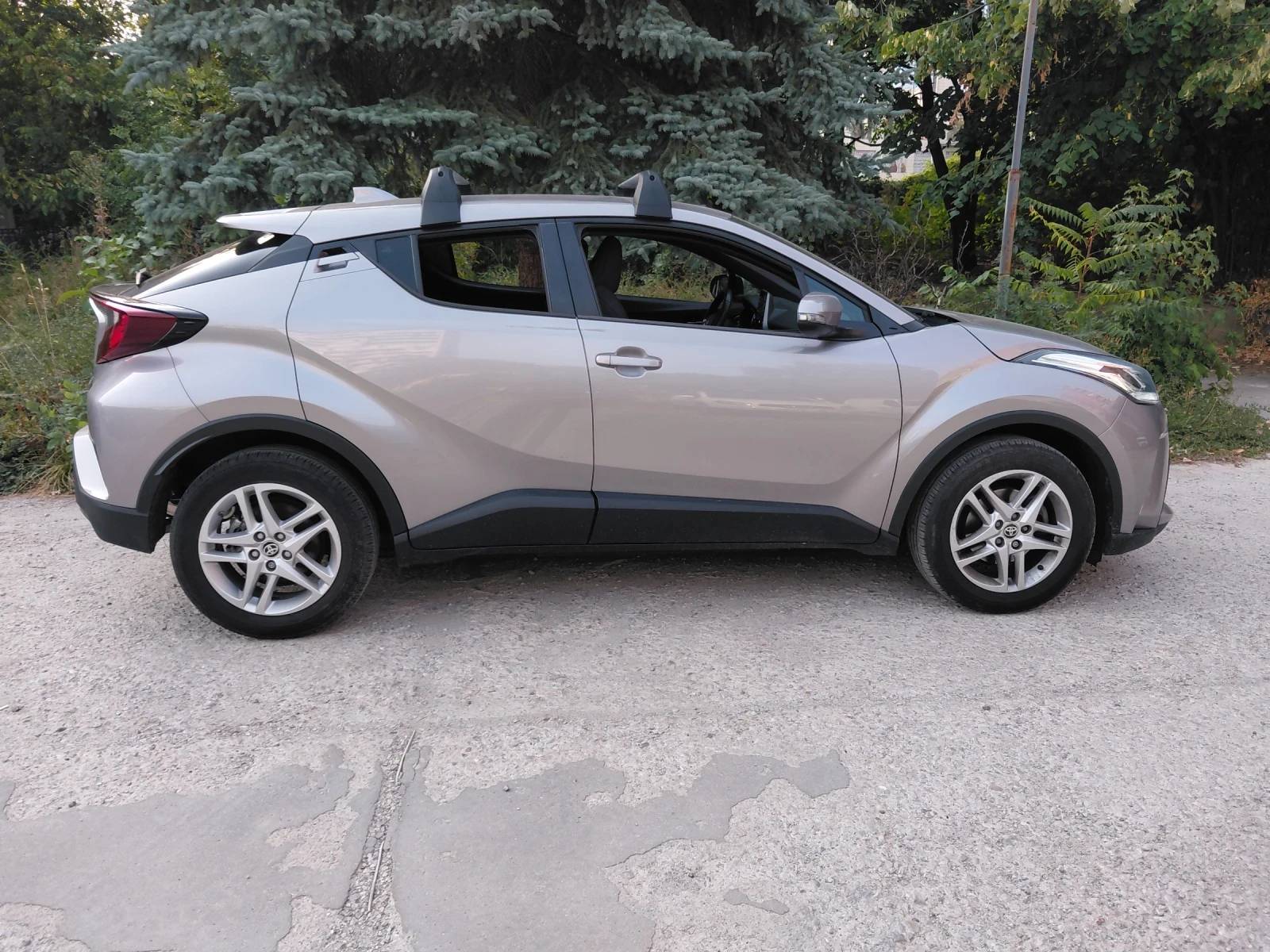 Toyota C-HR Бензин, снимка 8 - Автомобили и джипове - 55850924